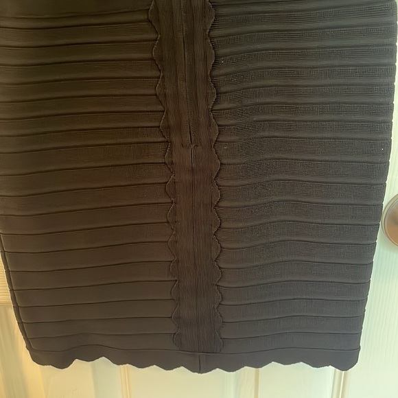 Herve Leger Lotus Cold Shoulder Scallop Hem Bandage Dress - Picture 9 of 14